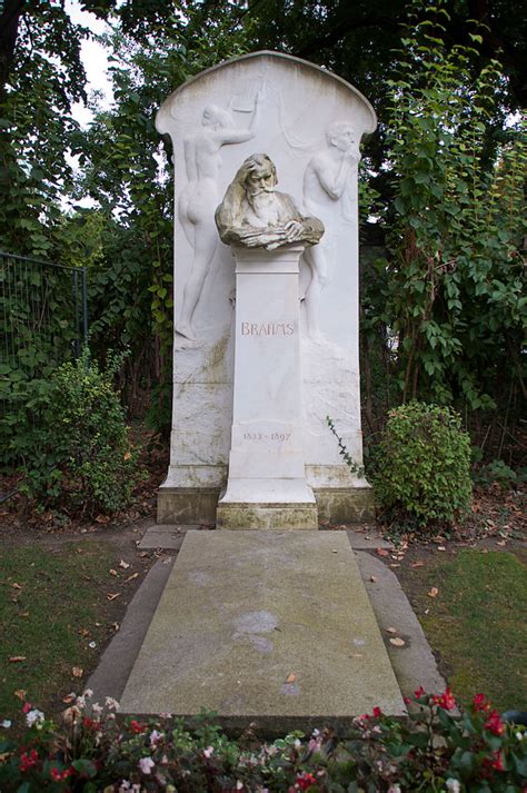Johannes Brahms Grave Of Famous Composer Johannes Brahms Flickr