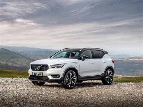 Volvo XC40 Gains Entry-Level T4 PHEV, Two Mild-Hybrid Powertrains