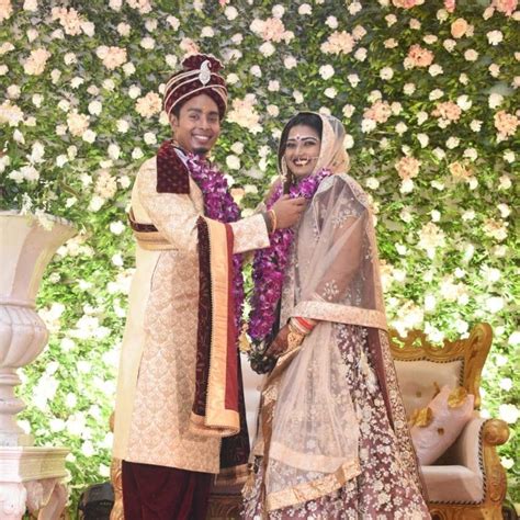Atanu das and deepika kumari only printed 60 invitations and their wedding was attended by around 100 people in two batches of 50 each and all guests atanu das and deepika kumari first met each other as apprentices at the tata archery academy in jamshedpur in 2008 and started dating three. Archers Deepika Kumari and Atanu Das Tie The Knot ...