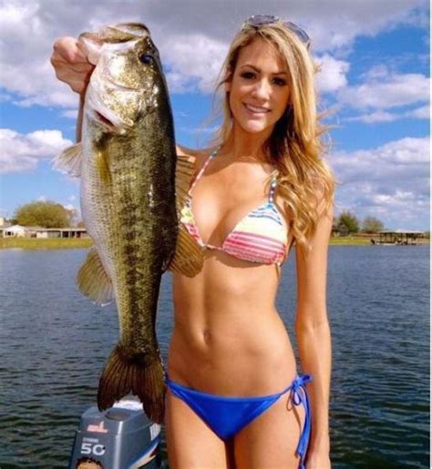 Hot Girls Fishing 40 Pics