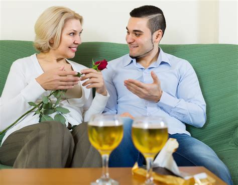 11 Pros And Cons Of Dating Mature Women Relationship Tips