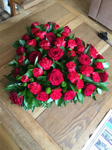 18 Fresh Flower Heart For A Funeral Red Velvet Roses And Carnations