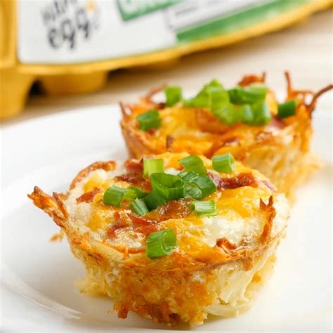 Hello, hash brown egg nests….you are so good. Hash Brown Happy Egg Nests - TipBuzz