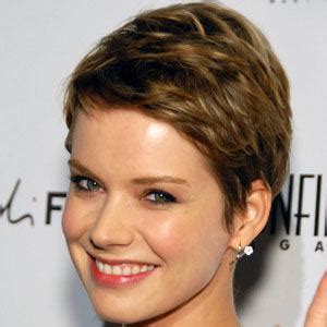 A legfrissebb hírekért, videókért, cikkekért látogasson el az atv.hu. Andrea Osvart - Bio, Family, Trivia | Famous Birthdays