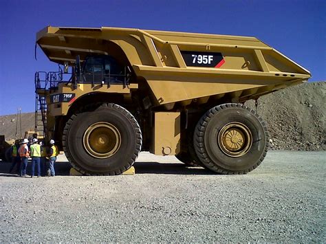 795 F Our Mine Is Getting The New 795 Fs Giantexcavator Flickr