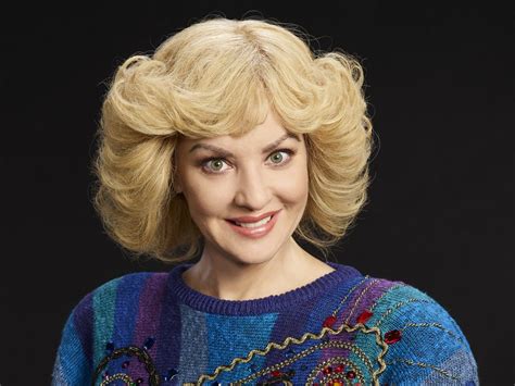 Wendi Mclendon Covey Talks The Goldbergs 100th Episode The Real Beverly And More Parade