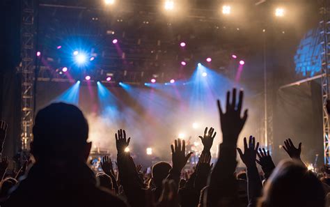 9 Ways The Modern Worship Service Is Changing