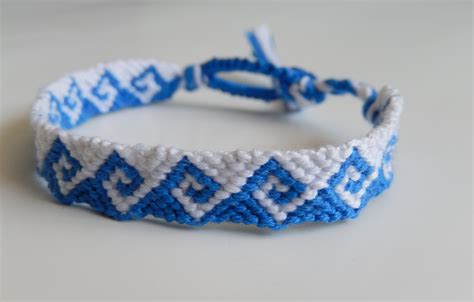 Here's a collection of friendship bracelet patterns for making embroidery floss bracelets. greek waves friendship bracelet | Friendship bracelets diy, Friendship bracelets, Bracelet crafts