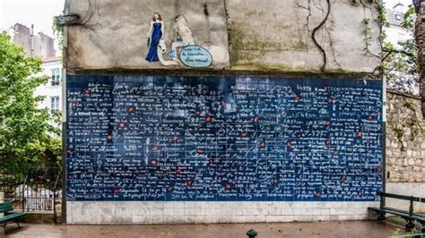 巴黎蒙马特的半山腰上的 爱墙 ，311种语言写了同一句话凤凰网视频凤凰网