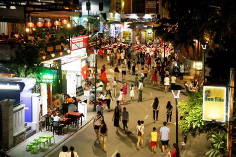 Weekend Walking Street A Success In Vietnams Hue City Tuoi Tre News