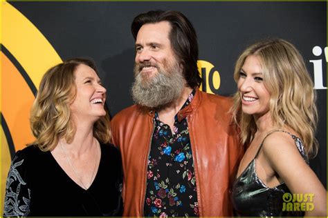 Jim Carrey Brings Long Beard To Im Dying Up Here Premiere Photo