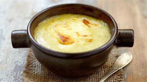 Sopa de cebolla con queso gratinado Gurmé