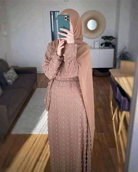 Inspirasi Gaya Foto Selfie Di Depan Cermin Sambil Pamer Dress Cocok Untuk Online Shop Fashion