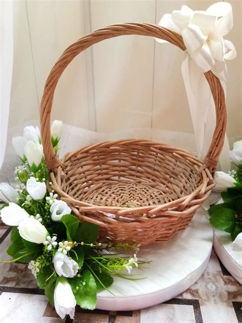 Semoga dengan daftar nama buah buahan yang telah kami hadirkan diatas, dapat membantu sahabat dalam menambah vocabularies ya. Gubahan Hamper Buah Dalam Bakul