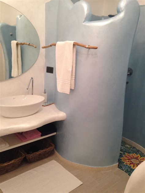 Particolarmente di design in questo contesto sono i bagni in muratura mosaico. DOCCIA INTERNA IN MURATURA CON PAVIMENTO IN MOSAICO ...