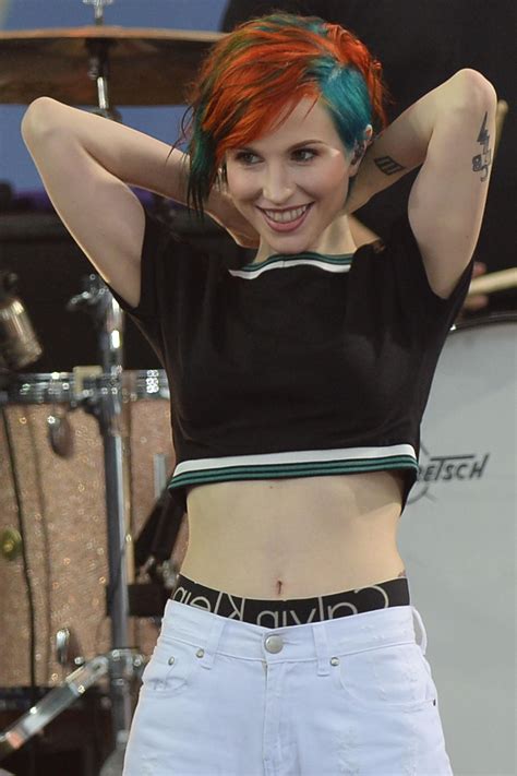 My Favourite Pics Of Hayley Williams Belly Button Rcelebbellybuttons