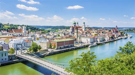 Rund 2000 engagierte mitarbeiter kümmern sich hier mit. Romantic Danube Cruise - Passau, Vienna, Bratislava ...
