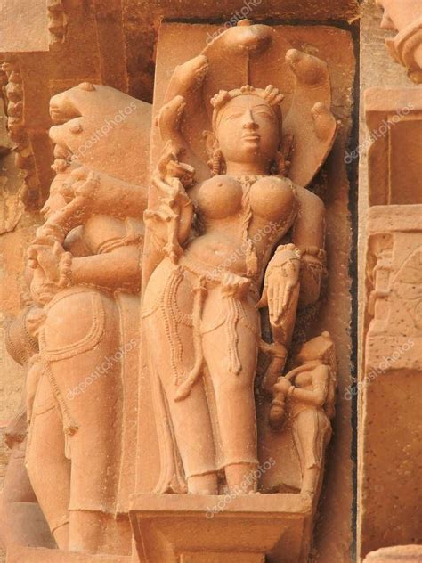 Esculturas eróticas y poses sexuales del hombre en templos kajuraho Madhya Pradesh India