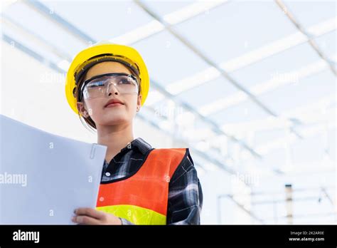 Construction Worker Female Woman Hi Res Stock Photography And Images