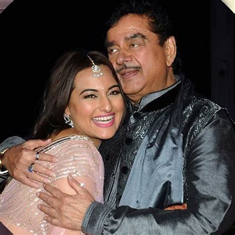Sonakshi Sinha With Her Daddy Shatrughan Sinha 😍🌟👌 Cute Father Daughter Bollywood Jodi Shorts