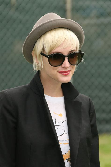 Celebrities have highlighted how modern and chic a short cut can be. How to Style Bed Head for Short Hair - Women Hairstyles