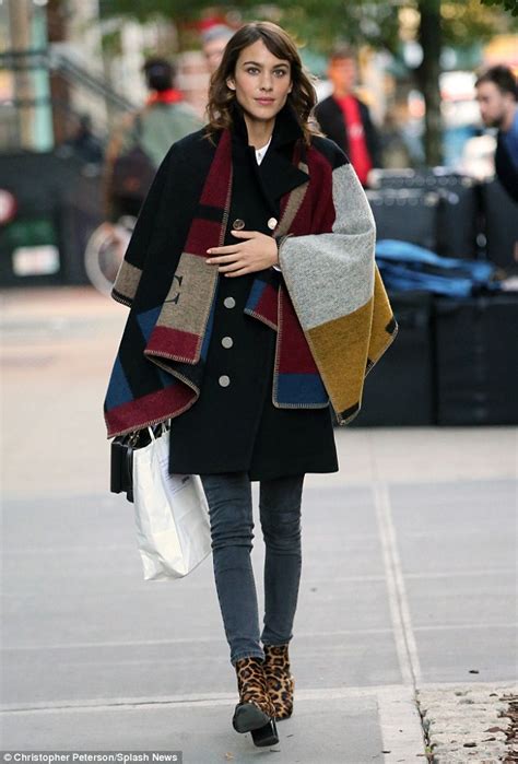 Alexa Chung Wraps Up As She Takes A Stroll In Nyc Daily Mail Online