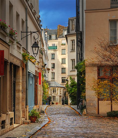 Side Street, Paris, France photo on Sunsurfer