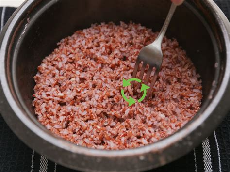 Do you use a rice cooker to make rice or do you cook rice the traditional way in a pot? 4 Ways to Cook Wild Rice - wikiHow
