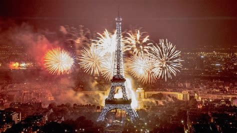 Revoir Paris Streaming - Vidéo replay : le feu d’artifice du 14 juillet 2019 à la Tour Eiffel Paris