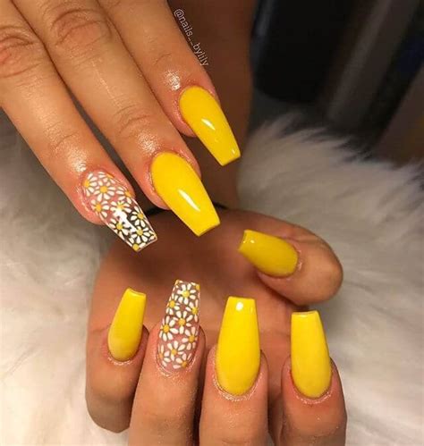 Gorgeous Yellow Acrylic Nails To Spice Up Your Fashion In