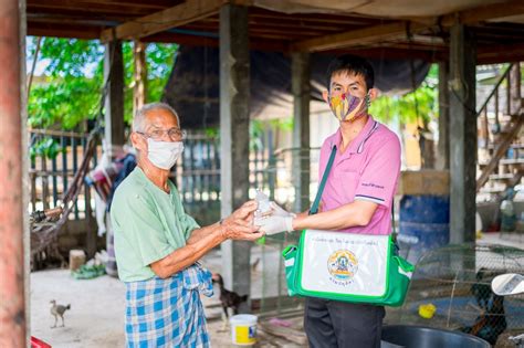 เอมิล คราฟท์, จามาล ลาสเซเลส, พอล ดัม. อบต.ท่าสายลวดตรวจเยี่ยมเกษตรกรผู้เลี้ยงสัตว์ปีก และมอบ ...