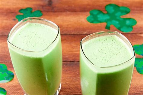 St Paddys Special Healthy Shamrock Smoothie With Fresh Mint Kale