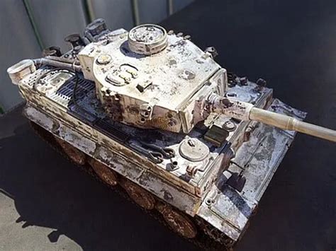 TAMIYA GERMAN TIGER I Early Production Tank Plastic Model Tank 1 35