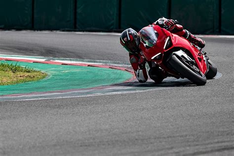 Ducati Panigale V2 Launched In India At Inr 1699 Lakh Ex Showroom