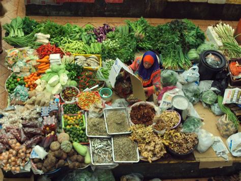 Pasar besar siti khadijah on vaid üks imepärastest kohtadest kota bharu's. Atuk: PASAR BESAR SITI KHADIJAH KOTA BHARU