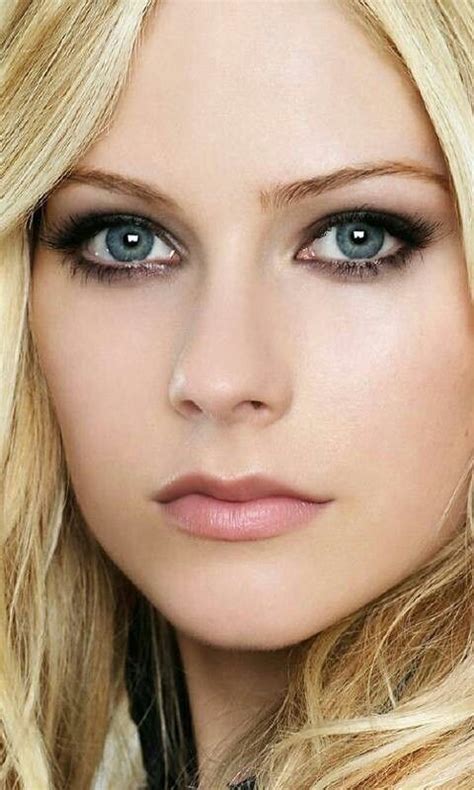 Avril Most Beautiful Eyes Stunning Eyes Gorgeous Women Angel Face Flawless Skin Pretty Eyes