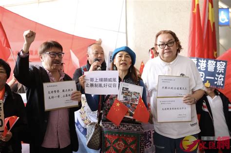 The site owner hides the web page description. 圖集|鄧炳強出席荃灣區會 市民持標語揮春到場支持 - 香港文匯網