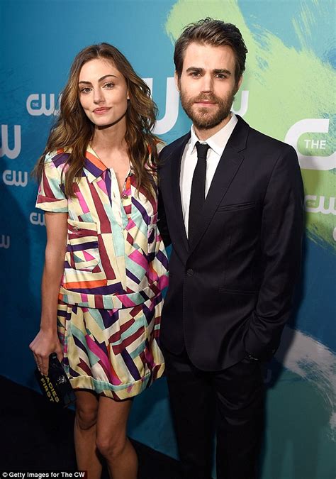 The Vampire Diaries Phoebe Tonkin And Paul Wesley Cuddle Up On Red