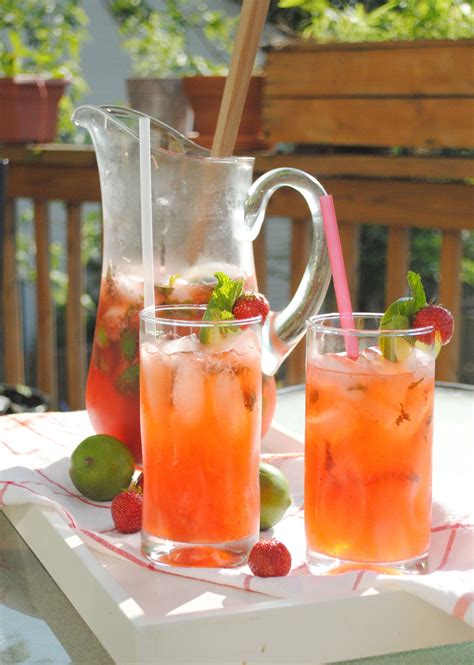 Non Alcoholic Strawberry Mojitos Strawberry Mojito Fruity Drinks Summertime Drinks