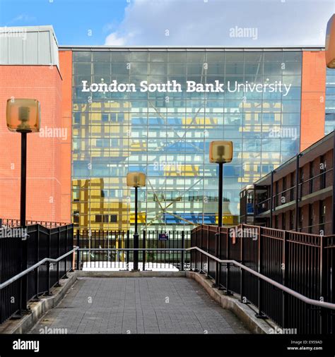London South Bank University Rampa De Entrada Principal A La Escuela De