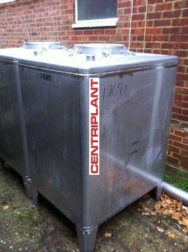 12690 1 250 LITRE STAINLESS STEEL SQUARE CONICAL BASE TANKS
