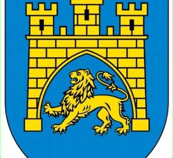 Az egyik képen az látható, amint egy pravoszláv pópa megáldja a magyar emlékműre szerelt ukrán címert. Ukrajna címere: fénykép, jelentés, leírás