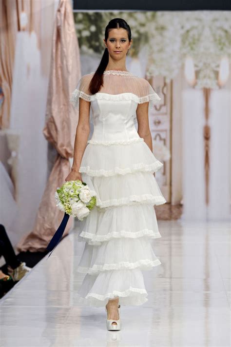 Un vestito da sposa essenziale e molto sofisticato per donne mature e non solo. Abiti da sposa in pizzo: idee per la sposa romantica ...