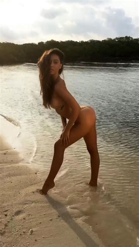 Alexis Ren Poses Topless For Sports Illustrated Scandal Planet My XXX Hot Girl