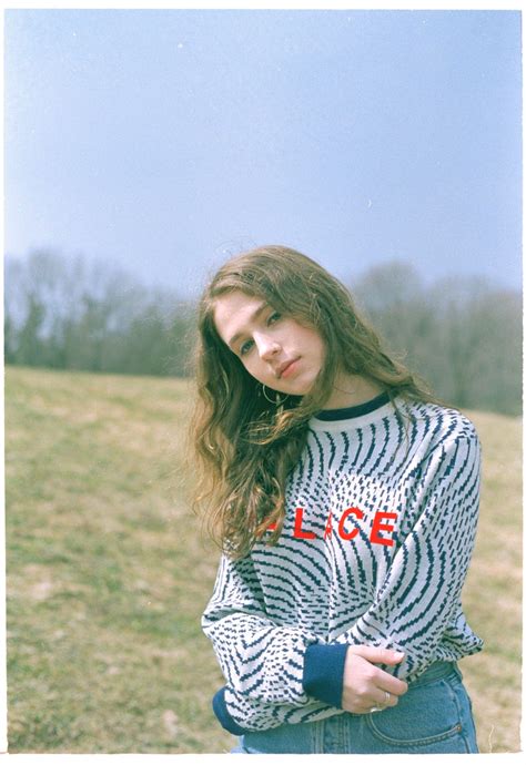 Meet Clairo The Girl Who Became A Pop Star From Her Bedroom Indie Girl The Girl Who Pretty