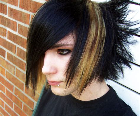 35 Magnificent Emo Hairstyles For Guys Slodive