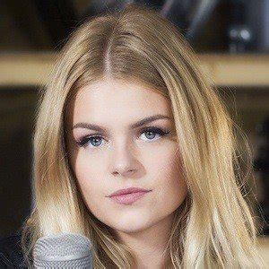 For davina michelle's audition in episode 305, she sang bruno mars feat. Davina Michelle - Bio, Family, Trivia | Famous Birthdays