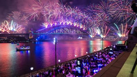 Sydney Harbour Nye Fireworks 1000 Trains Road Closures Best Vantage