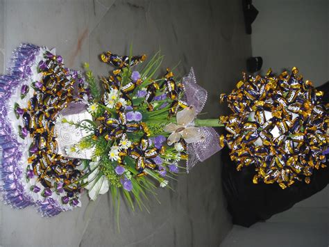 Tutorial gubahan dulang hantaran menggunakan bunga matahari dekorasi ala gaya rustic by doorgiftmurahbatugajah. Sentuhan Zana: Gubahan berasaskan Purple...