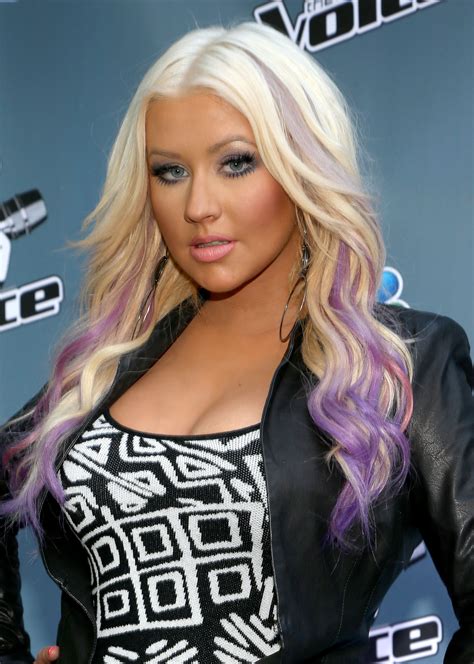 christina aguilera s 14 best hairstyles because the voice coach is a true hair chameleon